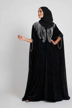 Velvet Abaya Designs, Velvet Abaya, Kawaii Clothes Goth, Velvet Cape, Cape Designs, Latest Dress Design, Global Dress, Islamic Dress, Muslim Fashion Dress