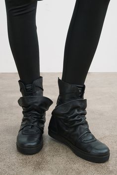 Sullivan Boots Army Boots Outfit, Black Leather Sneakers, Sneaker Style, Just Style, Fashion 2024, Lace Up Ankle Boots, Something Different, The A Team, Work Fashion