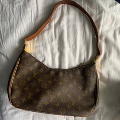 Vintage Louis Vuitton Shoulder Bag. One Owner. Good To Very Good Condition. Saks Fifth Avenue Label Inside. Brown Monogram Print. Shoulder Strap Replaced By Designer Handbag Specialist About 5 Years Ago Using Vintage But Unused Louis Vuitton Leather. Vintage Louis Vuitton Handbags Outfits, Sac Noe Louis Vuitton Vintage, Vintage Luxury Bags, Brown Louis Vuitton Bag, Thrift Outfit, Louis Vuitton Hobo Bag, Shoulder Bag Aesthetic, Fall Thrift, Vintage Louis Vuitton Handbags