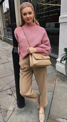 Outfits Con Rosa, Pink Office Outfit, Pink Flats Outfit, Outfit Rosa, Casual Attire For Women, Smart Casual Women, Smart Casual Dress, Mode Tips, Smart Casual Outfit