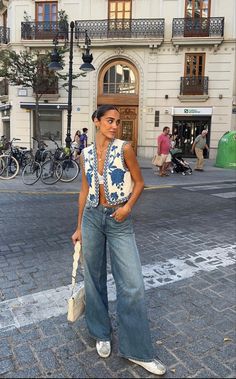 Women European Fashion Summer, City Night Outfits Summer, Southern France Summer Fashion, Uk Outfit Women Summer, Paris Night Outfit Summer, Summer Spain Outfit Ideas, Fashion Inspo Spring 2024, Classy New York Outfit, Summer Outfits Sleeves