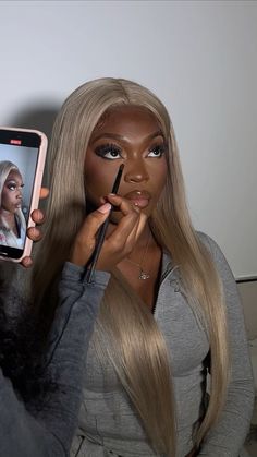 #makeupartist #modellife ukblack girl makeup Makeup Artist Lifestyle, Makeup Business Aesthetic, Artist Routine, Makeup Artist Vision Board, Lashes Content, Makeup Suite, Cosmetologist Aesthetic, Mua Aesthetic, Makeup Artist Content