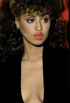 phyllis hyman 80s Hair Tutorial, Hollywood Glamour Aesthetic, Phyllis Hyman, Paula Abdul, Vintage Black Glamour, Famous Black, Black Hollywood, Black Femininity, Beauty Icons