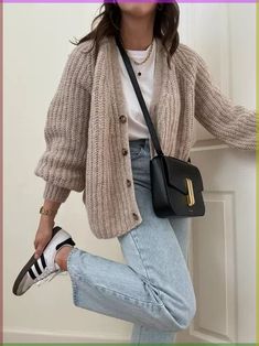 Outfit Cardigan, Fall Transition Outfits, Mum Fashion, Earthy Outfits, Beige Outfit, Summer Trip, Cardigan Outfits