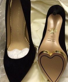 #black #heart #gold #heels Look Gatsby, Smink Inspiration