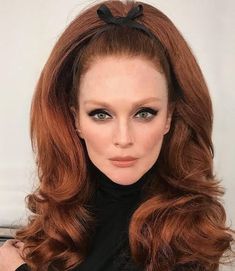 Julianne Moore Hair, Kręcony Bob, Trendy We Fryzurach, Drag Make-up, Athletic Hairstyles, Julianne Moore, Catherine Deneuve