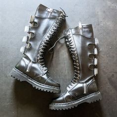 Vintage Demonia Goth Punk Boots 20 Eyelet Buckles Zippers Straps. Size 5. Fair Decent Used Condition. Some Wear And Cracks In The Material As Seen In The Photos. Feel Free To Contact With Any Questions. Thank You For Looking At My Items. 80s Punk Fashion, 80s Punk, Demonia Shoes, Punk Boots, Shoes Vintage, Goth Punk, Moto Boots, Punk Fashion, Black Silver