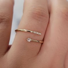 Wrap Around Diamond Ring, 0.5ct Diamond Ring, Spiral Gold Ring Designs, Gold Ring Dainty, Gold Ring With Small Diamond, Rings With Small Stones, Wrap Around Rings, Cute Small Rings, Small Gold Rings