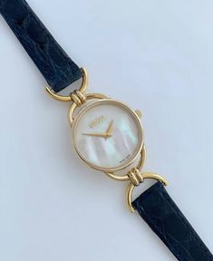 Trendy Watches Women, خواتم خطوبة, Pretty Watches, Fancy Watches, Timeless Watches, Gold Girl, Funky Jewelry, Gucci Leather