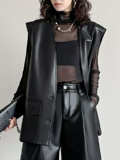 Punk Vintage, Leisure Fashion, Vest Outfits, Outerwear Vest, Mode Inspo, Alternative Outfits, Fashion Seasons, Edgy Outfits, Dark Fashion