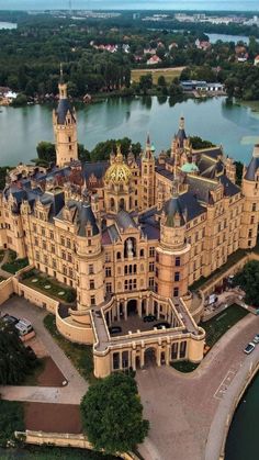 British Castle Aesthetic, Schwerin Castle Interior, Royal Castle Exterior, Royal Castle Aesthetic, Royalty Castle, Deutschland Aesthetic, Castle Bedrooms, School Castle, Castle School