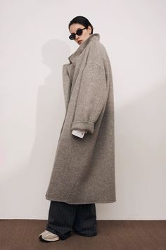 Oversized Double-breasted Long Wool Coat With Lapel Collar Fibflx The Curated Boyfriend Coat, Wool Coat Aesthetic, Black Wool Coat Outfit, Row Aesthetic, Scandi Street Style, Wool Coat Outfit, London Winter Fashion, Grey Wool Coat