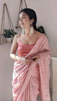 Pink Jute, Saree Wearing Styles, Sarees For Girls, Simple Saree Designs, Indian Sari Dress, Indian Saree Blouses Designs, Simple Sarees, Indian Fashion Saree, Saree Designs Party Wear