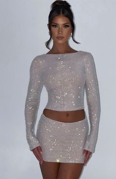 Glow all night in the Tani set. Cut from a sparkly rhinestone mesh that hugs every curve, this long sleeve top is cropped with a high neck. Match with the Tani skirt, sleek waves and heels for party season. 



Colour: Nude.

Rhinestone stretch mesh fabric.

Moulds to figure.

Long sleeves.

High neck.

Cropped length.

Model is an XS and is wearing an XS.

 Size: XS, S, M, L, XL, XXL Sleek Waves, Heels For Party, Homecoming Dresses Corset, Nude Tops, Stretch Mesh Fabric, Maxi Dress Sale, Looks Party, Popular Dresses, Sparkle Dress