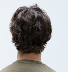 Aesthetic Haircuts Medium Men, Men Wavy Medium Hair, Mens Grown Out Hairstyles, Men Wavy Short Hair, Men's Wavy Haircut, Mens Textured Haircut Medium, Long Hair Inspo Men, Surfer Cut For Men, Short Wavy Hair For Men