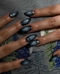 Black And White Aura, White Aura Nails, Aura Nail Designs, Aura Nail, White Aura, Aura Nails, Airbrush Nails, Gothic Nails