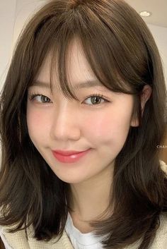 Korean Mid Hairstyle, Haircut Round Faces Short, Hairdos For Short Hair With Bangs, Korean Haircuts With Bangs, Korean Medium Hairstyle, Mid Hair With Bangs, Medium Length Haircut Korean, Korean Short Hair Styles, Hairstyles For Medium Length Hair Bangs