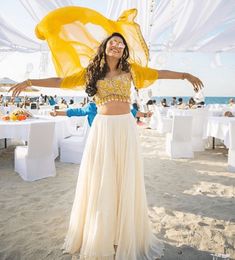 #Trending&How – White & Crème is the new Bridal dream! - Witty Vows Bridal Mehendi Outfits, Crop Top And Skirt Indian, Skirt And Crop Top Indian, Haldi Ceremony Outfit, Haldi Dress, Mehendi Outfit, Sangeet Outfit