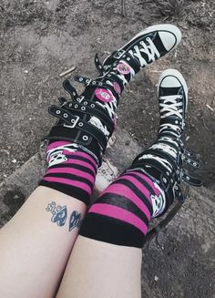 Scene Converse, Knee High Converse Outfit, Real Emo, Scene Shoes, Knee High Converse, Coquette Icon, Doll Angel, Pfp Discord, Alt Clothes