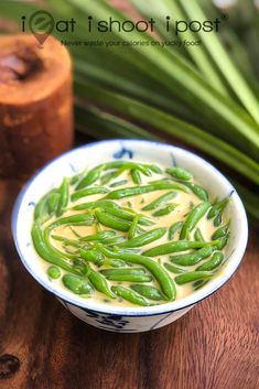 some green beans are in a bowl on a table