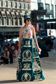 via Street Style Couture, Street Dress, Fashion People, Fashion Images, Fashion Editor, Green Fashion