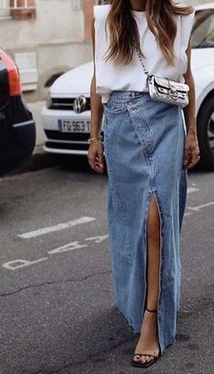 Long Denim Skirt Outfit Street Styles, Skirt Outfits Denim, Long Denim Skirt Outfit, Dream Skirt, Denim Skirt Outfit, Hannah Rose, Skirt Ideas, Coffee Outfit, Denim Skirt Outfits