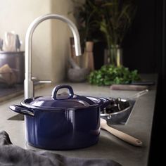 a blue pot sitting on top of a kitchen counter