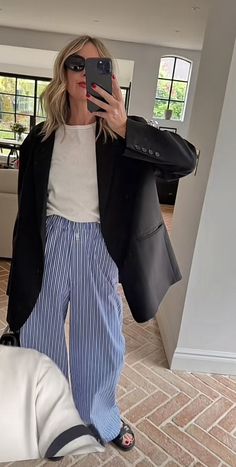 Cool Aunt Outfit, Coastal Aunt Aesthetic, Euphoria Ootd, Blue Striped Pants Outfit, Coastal Auntie, Autumn Basics, Brand Merch, Stripe Pants, Tumblr Outfits