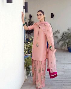 Dresses For Ladies, Maxi Dress Designs, Punjabi Outfits, Pakistani Dresses Casual, Pakistani Fashion Party Wear, Dress Design Patterns, Sleeves Designs For Dresses