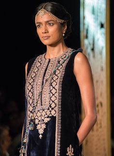 Anita Dongre Couture 2017 Dongre Dress, Pakistan Dress, Balochi Dress, Heavy Dresses, Bridal Lehenga Collection, Formal Wear Dresses, Pakistan Fashion