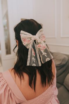 Make a statement with The Way You Loved Me Bow! This embroidered floral bow is stunning and feminine, perfect for the girl who want to stand out. Don't miss out on this stunning bow! Details Approx 5" x 3" French barrette clip Embroidered Floral Bow With Flowers, Nursing Friendly Tops, Free People Sandals, Nursing Friendly Dress, Tulle Bows, Party Fits, Exclusive Dress, French Barrette, Maternity Shops