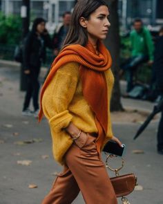 Fashion Week Outfit, Style Casual Chic, Fashion Blogger Style, Brown Pants, Winter Trends, Yellow Sweater, Blogger Style, 가을 패션, Colourful Outfits