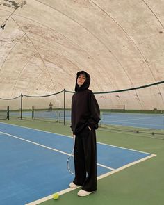 Modest Tennis Outfit, Hijabi Workout Outfits, Hijabi Sports Outfit, Modest Sporty Outfits, Sporty Hijab Outfit, Hijab Gym Outfit, Hijab Sport Style, Hijab Sport Outfit, Workouts Clothes