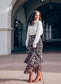 Boho Maxi Skirt Outfit, Skirt With Sweater Outfit, Skirt Boots Outfit, Skirt And Sweater Outfit, Winter Maxi Skirt Outfit, Sweater Skirt Outfit, Skirt And Sweater, Maxi Skirt Fall, Long Floral Skirt