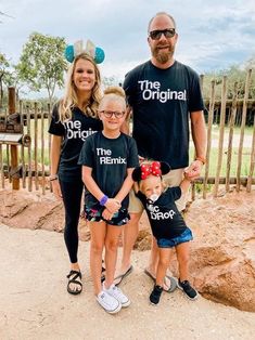 We like to match when we travel. This list has the best family matching outfits to shop!! Dad And Baby Girl, Mom And Son Matching Outfits, Mom And Son Matching, Father Daughter Shirts, Mother Daughter Matching Outfits, Mommy And Son, Black Shirts, Sibling Shirts