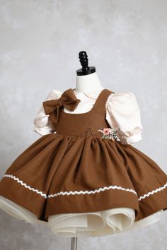 gingerbread-themed holiday dress with a removable apron, adjustable shoulder ties, and elastic waistband, perfect for festive photography sessions. Christmas Dress Toddler, Christmas Clothes Kids, Gingerbread Dress, Fall Toddler Dress For Christmas, Baby Girl Christmas Dress, Toddler Red Christmas Dress, Toddler Vintage Christmas Dress, Kids Christmas Dress, Pumpkin Dress