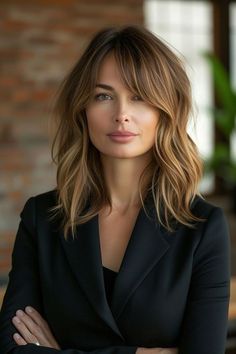 Choppy Medium Length Hair With Bangs, Long Hair Side Part, Layered Haircuts With Side Bangs, Balayage Bangs, Haircuts With Side Bangs, Haircut Shoulder, Medium Hair Styles For Women, Medium Layered Haircuts, Medium Layered