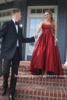 Simple 2019 Hot Burgundy Strapless Long Prom Dress, Burgundy Pleated Satin Back Open Evening Dress on Storenvy Formal Women Dress, Semi Formal Party, Halloween Costume Couple, Party Dress Red, Prom Pictures Couples, Prom Picture Poses, Homecoming Pictures, Formal Women, Prom Photoshoot