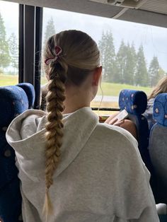 slick back braid w ribbon Sports Slick Back Hairstyles, Slick Back Volleyball Hairstyles, Slick Back Sports Hairstyles, Heartless Hairstyles, Slick Back Braid, Game Day Hairstyles, Volleyball Ribbon, Sports Hair, Volleyball Hair