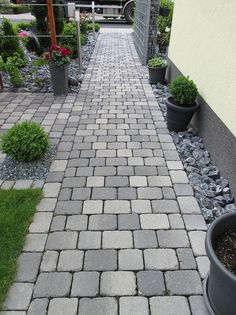 Altstadtpflaster gerumpelt Paver Designs, Garden Paving, Stone Walkway, Front Patio, Countryside House, House Entrance, Front Garden, Outdoor Projects, Walkway