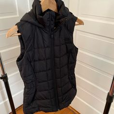 Goose Down Very Lightly Worn, Perfect Condition. Very Warm, Comfortable And Shaping! Coats North Face, North Face Coat, Black Puffer Vest, Black Puffer, Black North Face, The North Face Jackets, North Face Jackets, North Face Jacket, Puffer Vest