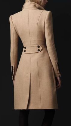 Trenchcoat Outfit, Winter Coat Trends, Fall Fashion Coats, Coat Trends, Beige Coat, Tailored Coat, Street Style Winter, Winter Mode