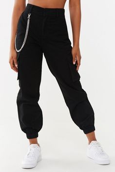 Jogger Outfit, Cute Sweatpants Outfit, Cute Sweatpants, Chain Wallet, Cargo Joggers, Wallet Chain, Girls Fashion Clothes, Teenage Fashion Outfits, Edgy Outfits