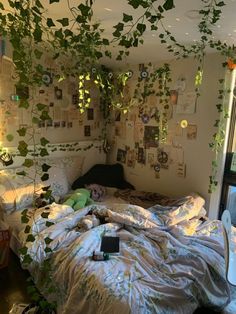 A comfy looking, aesthetic bedroom, with fairy lights and vines along the ceiling and walls. Perfect sleep room for teenagers. Aesthetic Room Double Bed, Bed Sheet Inspo Aesthetic, Ivy On Roof Bedroom, Farm Aesthetic Bedroom, Room Ideas Aesthetic Forest, Earth Core Aesthetic Bedroom, Forestcore Bedroom Cozy, Bed On Floor Room Ideas, Fair Core Room