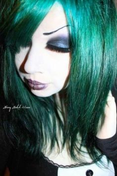 Hair Colour For Green Eyes, Scene Makeup, Colour Photo, Hair Streaks, Dope Makeup, Gothic Makeup, Wild Hair