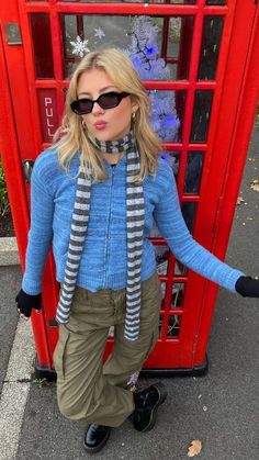 Tiny Scarf, Headphones Vintage, Fall In New York, Early Fall Fashion, Autumn Fits, Early Fall Outfit, Cooler Look, Outfit Inspiration Fall