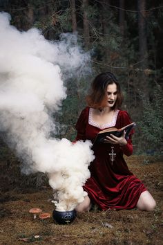 Dark Witch Photoshoot, Witch Photo Shoot, Vampire Poses, Coven Photoshoot, Witch Shoot, Vampire Photoshoot, Modern Photoshoot, Dark Photoshoot