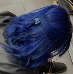 Taro Hair Color, Midnight Blue Hair Aesthetic, Blue Shoulder Length Hair, Colored Hair For Pale Skin, Dark Blue Money Piece Hair, Kpop Idols Blue Hair, Midnight Blue Hair Short, Navy Blue Hair Aesthetic, Coraline Blue Hair