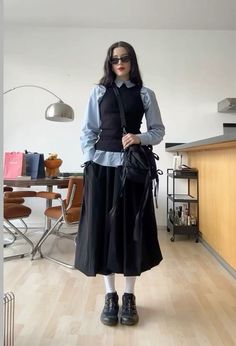 Oversize Classy Outfits, Business Y2k Outfits, Asian Grandma Style, European Fashion 2024, Baggy Office Outfit, Japanese Fashion Women Street, Pants And Dress Combo, Japanese Office Fashion, Tokyo Style Outfits