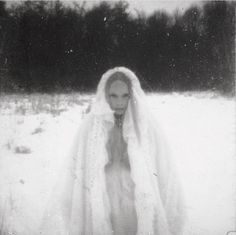 зима
зимние фотографии Nona Limmen, Slavic Doll, Slavic Dolls, Film Ideas, Freezing Cold, Edit Ideas, Southern Gothic, Dark Winter, Angel Baby